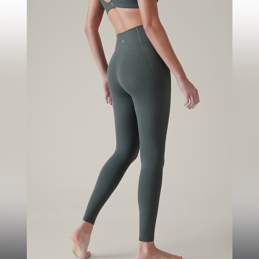Athleta Transcend Stash Tight - High-Waisted Leggings with Pockets in Dark Green